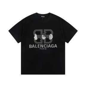 Certainly! Heres an optimized title for a Balenciaga T-shirt with modifiers:

Mens Balenciaga Logo Print Cotton T-Shirt - Designer Casual Wear

This title includes the target audience (mens), key feature (logo print), material (cotton), and a description of the style (designer casual wear), which all help in optimizing for search and appealing to potential buyers.